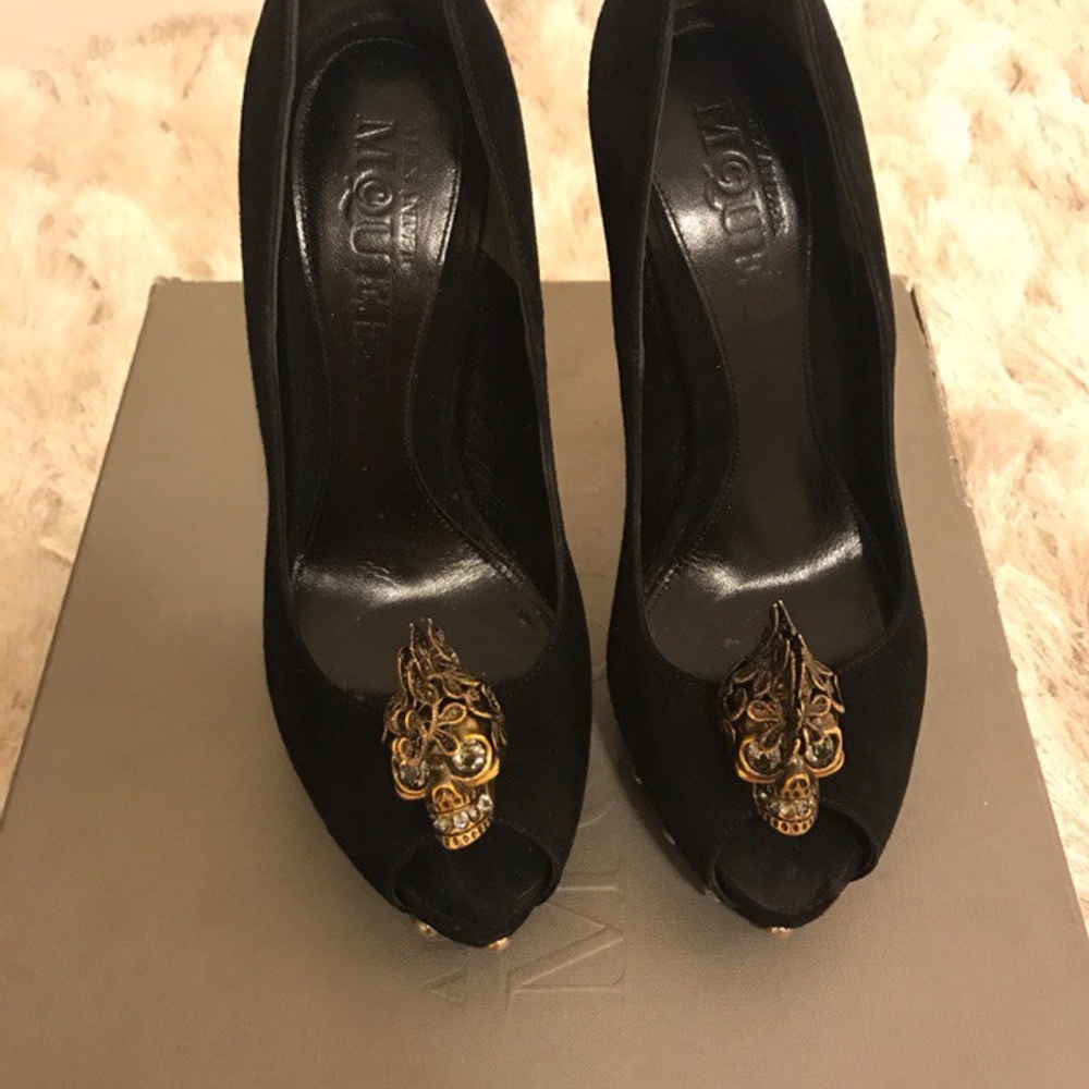 Alexander McQueen Black Suede Skull Heels US 6,5-7 - Picture 2 of 5